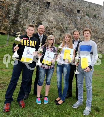 Schi Alpin. Siegerehrung Raiffeisen Schuelercup.  Raimund Berger, Felix Hacker, Jennifer Starc, Melissa Poecher, Sebastian Walder,  Peter Gauper. Glanegg, am 19.4.2013.
Foto: Kuess
---
pressefotos, pressefotografie, kuess, qs, qspictures, sport, bild, bilder, bilddatenbank