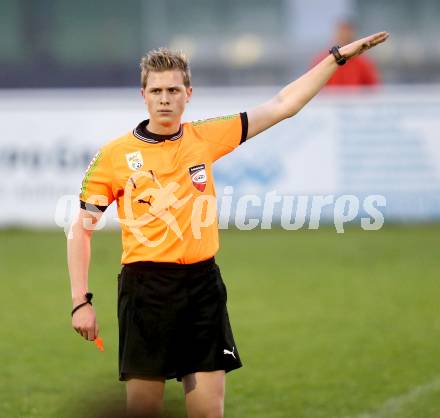 Fussball Kaerntner Liga. Welzenegg gegen ATSV Wolfsberg. Schiedsrichter Thomas Froehlacher. Welzenegg, 19.4.2013.
Foto: kuess
---
pressefotos, pressefotografie, kuess, qs, qspictures, sport, bild, bilder, bilddatenbank