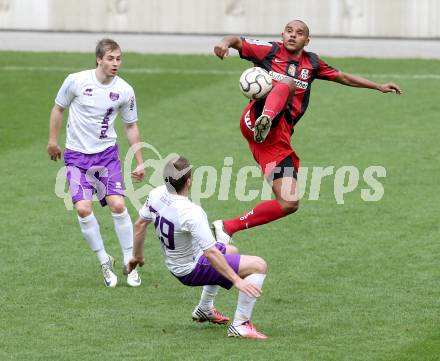 Fussball Regionalliga. SK Austria Klagenfurt gegen LASK. Christian Schimmel, Grega Triplat, (Austria Klagenfurt), De Lima Campos Maria Fabiano (LASK). Klagenfurt, 20.4.2013.
Foto: Kuess
---
pressefotos, pressefotografie, kuess, qs, qspictures, sport, bild, bilder, bilddatenbank