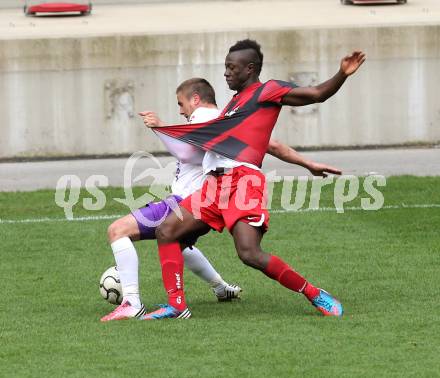 Fussball Regionalliga. SK Austria Klagenfurt gegen LASK. Grega Triplat,  (Austria Klagenfurt), Takougnadi Balakiyem (LASK). Klagenfurt, 20.4.2013.
Foto: Kuess
---
pressefotos, pressefotografie, kuess, qs, qspictures, sport, bild, bilder, bilddatenbank