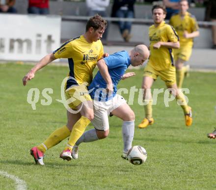 Fussball Unterliga Ost. ASV gegen Wernberg.  Daniel Barrazutti, (ASV),  Michael Smoliner  (Wernberg). Annabichl, am 21.4.2013.
Foto: Kuess
---
pressefotos, pressefotografie, kuess, qs, qspictures, sport, bild, bilder, bilddatenbank