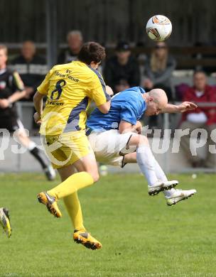 Fussball Unterliga Ost. ASV gegen Wernberg.   Daniel Barrazutti, (ASV),  Kevin Pfeiler  (Wernberg). . Annabichl, am 21.4.2013.
Foto: Kuess
---
pressefotos, pressefotografie, kuess, qs, qspictures, sport, bild, bilder, bilddatenbank