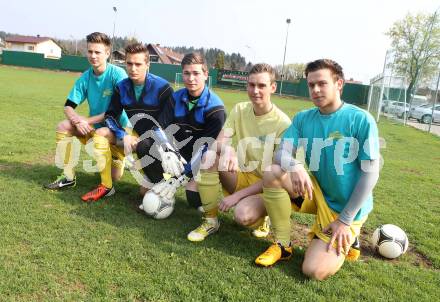 Fussball Unterliga Ost. ASV gegen Wernberg. David Kargl, Daniel Arneitz, Niklas Rautnig, Alexander Reichmann, Andre Croatto (Wernberg). Annabichl, am 21.4.2013.
Foto: Kuess
Foto: Kuess
---
pressefotos, pressefotografie, kuess, qs, qspictures, sport, bild, bilder, bilddatenbank