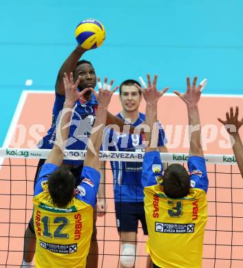 Volleyball. AVL Finalspiel. Aich/Dob gegen Hypo Tirol.  Wlodarczyk Wojciech, HRUSKA Michal (Aich/Dob), Ronald Jimenez (Tirol). Bleiburg, 24.4.2013.
Foto: Kuess

---
pressefotos, pressefotografie, kuess, qs, qspictures, sport, bild, bilder, bilddatenbank