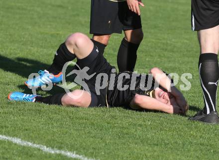 Fussball. Kaerntner Liga. Koettmannsdorf gegen St. Veit. Verletzt Tschofen Mathias (Koettmannsdorf). Koettmannsdorf, 24.4.2013.
Foto: Kuess
---
pressefotos, pressefotografie, kuess, qs, qspictures, sport, bild, bilder, bilddatenbank