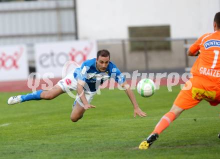 Fussball Regionalliga. VSV gegen Sturm Graz Amateure. Marco Reich, (VSV), Christian Gratzei  (Graz).. Villach, 26.4.2013.
Foto: Kuess
---
pressefotos, pressefotografie, kuess, qs, qspictures, sport, bild, bilder, bilddatenbank