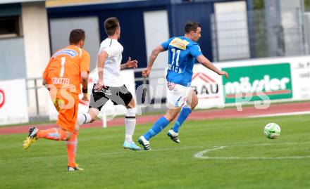 Fussball Regionalliga. VSV gegen Sturm Graz Amateure. Marco Reich,  (VSV), Christian Gratzei, Erman Bevab (Graz). Villach, 26.4.2013.
Foto: Kuess
---
pressefotos, pressefotografie, kuess, qs, qspictures, sport, bild, bilder, bilddatenbank