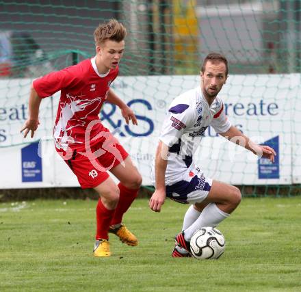 Fussball Regionalliga. SAK gegen DSV Leoben. Marjan Kropiunik, (SAK), Michael Noggler  (Leoben), Klagenfurt, 27.4.2013.
Foto: Kuess
---
pressefotos, pressefotografie, kuess, qs, qspictures, sport, bild, bilder, bilddatenbank