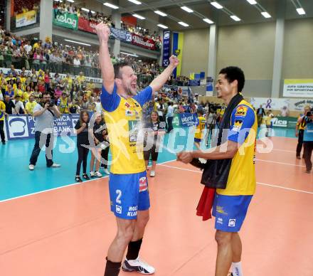 Volleyball. AVL Finalspiel. Aich/Dob gegen Hypo Tirol. Jubel KOSL Miha, DE SOUSA SEQUEIRA Valdir (Aich/Dob). Bleiburg, 30.4.2013.
Foto: Kuess

---
pressefotos, pressefotografie, kuess, qs, qspictures, sport, bild, bilder, bilddatenbank