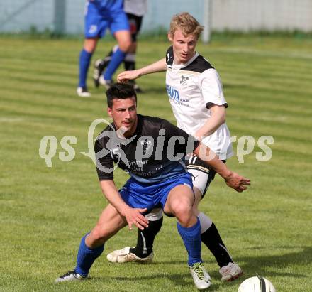 Fussball. Kaerntner Liga. Bleiburg gegen Steinfeld. Partl Rene (Bleiburg), Schneider Michael (Steinfeld).
Bleiburg, 1.5.2013.
Foto: Kuess
---
pressefotos, pressefotografie, kuess, qs, qspictures, sport, bild, bilder, bilddatenbank