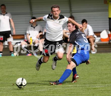 Fussball. Kaerntner Liga. Bleiburg gegen Steinfeld. Oswaldi Patrick Paul (Bleiburg), Preissl Alexander (Steinfeld).
Bleiburg, 1.5.2013.
Foto: Kuess
---
pressefotos, pressefotografie, kuess, qs, qspictures, sport, bild, bilder, bilddatenbank