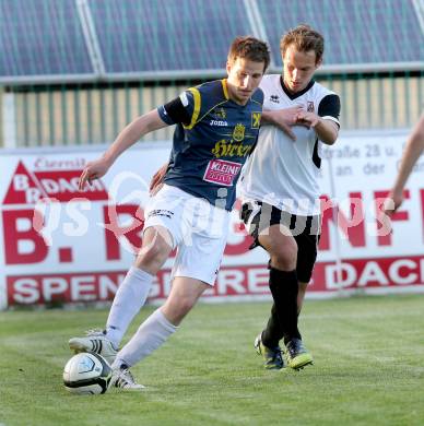 Fussball Kaerntner Liga. St. Veit gegen Maria Saal. Michael Rebernig, (St.Veit), Bernhard Walzl  (Maria Saal).
St. Veit, 3.5.2013.
Foto: Kuess
---
pressefotos, pressefotografie, kuess, qs, qspictures, sport, bild, bilder, bilddatenbank