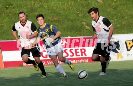 Fussball Kaerntner Liga. St. Veit gegen Maria Saal. Patrick Rupprecht, (St.Veit), Hannes Pickl, Araujo Da Silva Filho Aldamir  (Maria Saal).
St. Veit, 3.5.2013.
Foto: Kuess
---
pressefotos, pressefotografie, kuess, qs, qspictures, sport, bild, bilder, bilddatenbank