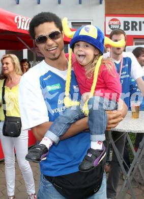 Volleyball. Aich/Dob. Meisterfeier. DE SOUSA SEQUEIRA Valdir, Fan. Bleiburg, 1.5.2013.
Foto: Kuess
---
pressefotos, pressefotografie, kuess, qs, qspictures, sport, bild, bilder, bilddatenbank