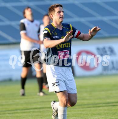 Fussball Kaerntner Liga. St. Veit gegen Maria Saal. Torjubel Michael Rebernig (St.Veit).
St. Veit, 3.5.2013.
Foto: Kuess
---
pressefotos, pressefotografie, kuess, qs, qspictures, sport, bild, bilder, bilddatenbank