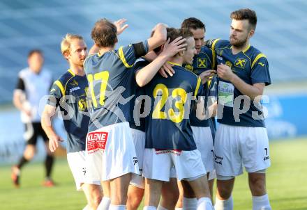 Fussball Kaerntner Liga. St. Veit gegen Maria Saal. Torjubel (St.Veit).
St. Veit, 3.5.2013.
Foto: Kuess
---
pressefotos, pressefotografie, kuess, qs, qspictures, sport, bild, bilder, bilddatenbank