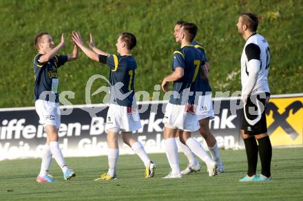 Fussball Kaerntner Liga. St. Veit gegen Maria Saal. Torjubel Roman Adunka,  Werner Buchhaeusl (St.Veit).
St. Veit, 3.5.2013.
Foto: Kuess
---
pressefotos, pressefotografie, kuess, qs, qspictures, sport, bild, bilder, bilddatenbank