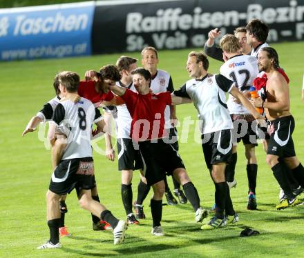 Fussball Kaerntner Liga. St. Veit gegen Maria Saal. Jubel Maria Saal.
St. Veit, 3.5.2013.
Foto: Kuess
---
pressefotos, pressefotografie, kuess, qs, qspictures, sport, bild, bilder, bilddatenbank