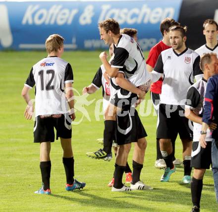 Fussball Kaerntner Liga. St. Veit gegen Maria Saal. Jubel Bernhard Walzl (Maria Saal).
St. Veit, 3.5.2013.
Foto: Kuess
---
pressefotos, pressefotografie, kuess, qs, qspictures, sport, bild, bilder, bilddatenbank