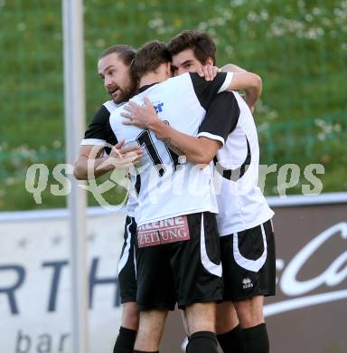 Fussball Kaerntner Liga. St. Veit gegen Maria Saal. Torjubel Bernhard Walzl, Araujo Da Silva Filho Aldamir, Hannes Pickl (Maria Saal).
St. Veit, 3.5.2013.
Foto: Kuess
---
pressefotos, pressefotografie, kuess, qs, qspictures, sport, bild, bilder, bilddatenbank