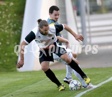 Fussball Kaerntner Liga. St. Veit gegen Maria Saal. Marco Taferner,  (St.Veit), Hannes Pickl (Maria Saal).
St. Veit, 3.5.2013.
Foto: Kuess
---
pressefotos, pressefotografie, kuess, qs, qspictures, sport, bild, bilder, bilddatenbank