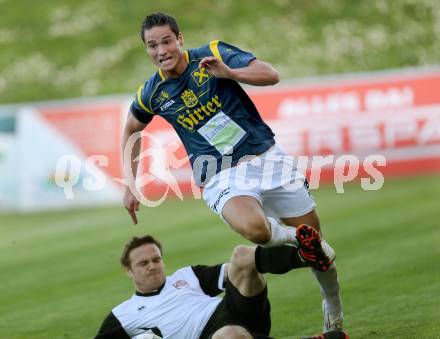 Fussball Kaerntner Liga. St. Veit gegen Maria Saal. Sebastian Hertelt, (St.Veit), Martin Poeck  (Maria Saal).
St. Veit, 3.5.2013.
Foto: Kuess
---
pressefotos, pressefotografie, kuess, qs, qspictures, sport, bild, bilder, bilddatenbank