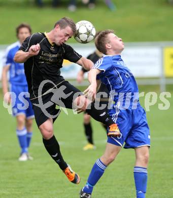 Fussball Kaerntner Liga. Koettmannsdorf gegen Treibach. Laslo Rozgonji(Koettmannsdorf), Christoph Lintschinger (Treibach). Koettmannsdorf, am 5.5.2013.
Foto: Kuess 
---
pressefotos, pressefotografie, kuess, qs, qspictures, sport, bild, bilder, bilddatenbank