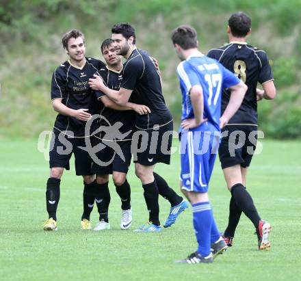 Fussball Kaerntner Liga. Koettmannsdorf gegen Treibach. Torjubel Jakob Orgonyi, Zsolt Vari,  Stephan Buergler (Koettmannsdorf). Koettmannsdorf, am 5.5.2013.
Foto: Kuess 
---
pressefotos, pressefotografie, kuess, qs, qspictures, sport, bild, bilder, bilddatenbank