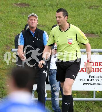 Fussball Kaerntner Liga. Koettmannsdorf gegen Treibach. Trainer Guido Frank (Treibach), Schiedsrichter Guenther Messner. Koettmannsdorf, am 5.5.2013.
Foto: Kuess 
---
pressefotos, pressefotografie, kuess, qs, qspictures, sport, bild, bilder, bilddatenbank