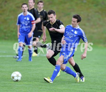 Fussball Kaerntner Liga. Koettmannsdorf gegen Treibach. Christian Hutter (Koettmannsdorf, Andreas Wolfger (Treibach). Koettmannsdorf, am 5.5.2013.
Foto: Kuess 
---
pressefotos, pressefotografie, kuess, qs, qspictures, sport, bild, bilder, bilddatenbank