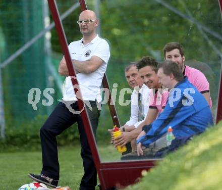 Fussball Unterliga Ost. Ludmannsdorf gegen Woelfnitz. Trainer Simon Paulitsch, Spielerbank (Ludmannsdorf). Ludmannsdorf, am 9.5.2013.
Foto: Kuess
---
pressefotos, pressefotografie, kuess, qs, qspictures, sport, bild, bilder, bilddatenbank