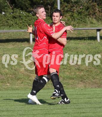 Fussball Unterliga Ost. Ludmannsdorf gegen Woelfnitz. Torjubel  Daniel Zlattinger, Guenther Zussner   (Woelfnitz). Ludmannsdorf, am 9.5.2013.
Foto: Kuess
---
pressefotos, pressefotografie, kuess, qs, qspictures, sport, bild, bilder, bilddatenbank