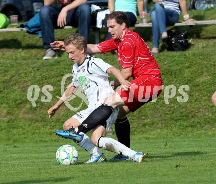 Fussball Unterliga Ost. Ludmannsdorf gegen Woelfnitz. Julian Hobel(Ludmannsdorf), Stefan Maurer (Woelfnitz). Ludmannsdorf, am 9.5.2013.
Foto: Kuess
---
pressefotos, pressefotografie, kuess, qs, qspictures, sport, bild, bilder, bilddatenbank