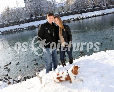 Eishockey. VSV.  Derek Damon mit Freundin Andrea. Villach, 19.1.2013.
Foto: Kuess
---
pressefotos, pressefotografie, kuess, qs, qspictures, sport, bild, bilder, bilddatenbank