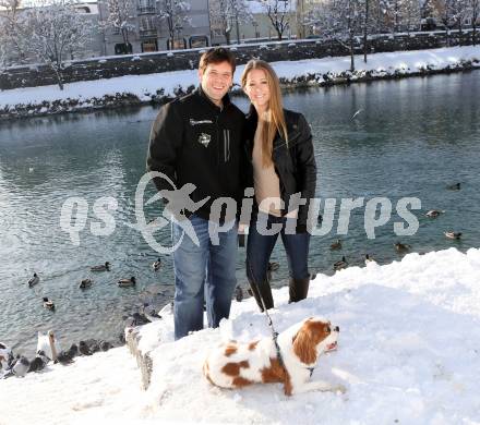 Eishockey. VSV.  Derek Damon mit Freundin Andrea. Villach, 19.1.2013.
Foto: Kuess
---
pressefotos, pressefotografie, kuess, qs, qspictures, sport, bild, bilder, bilddatenbank