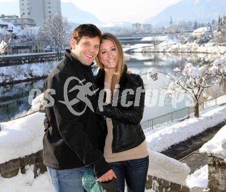 Eishockey. VSV.  Derek Damon mit Freundin Andrea. Villach, 19.1.2013.
Foto: Kuess
---
pressefotos, pressefotografie, kuess, qs, qspictures, sport, bild, bilder, bilddatenbank