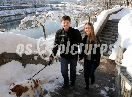 Eishockey. VSV.  Derek Damon mit Freundin Andrea. Villach, 19.1.2013.
Foto: Kuess
---
pressefotos, pressefotografie, kuess, qs, qspictures, sport, bild, bilder, bilddatenbank