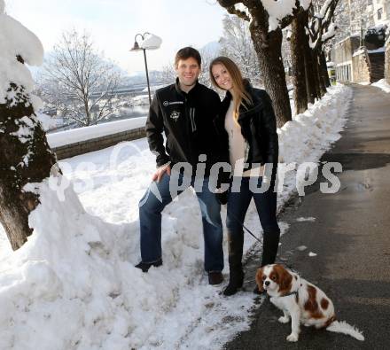 Eishockey. VSV.  Derek Damon mit Freundin Andrea. Villach, 19.1.2013.
Foto: Kuess
---
pressefotos, pressefotografie, kuess, qs, qspictures, sport, bild, bilder, bilddatenbank