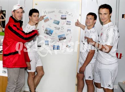 Fussball Kaerntner Liga. ATUS Ferlach. Trainer Mario Verdel, Lukas Jaklitsch, Thomas Waldhauser, Alexander Krainer. Ferlach, am  21.4.2013.
Foto: Kuess
---
pressefotos, pressefotografie, kuess, qs, qspictures, sport, bild, bilder, bilddatenbank