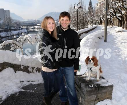 Eishockey. VSV.  Derek Damon mit Freundin Andrea. Villach, 19.1.2013.
Foto: Kuess
---
pressefotos, pressefotografie, kuess, qs, qspictures, sport, bild, bilder, bilddatenbank