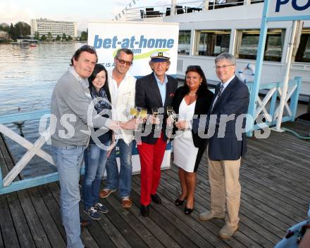 Journalistentennisturnier. Werner Sabath, Maria, Valentin Hobel, Walter Rubenthaler, Manuela Glaser, Landeshauptmann Peter Kaiser. Poertschach, am 8.5.2013.
Foto: Kuess
---
pressefotos, pressefotografie, kuess, qs, qspictures, sport, bild, bilder, bilddatenbank