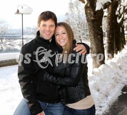 Eishockey. VSV.  Derek Damon mit Freundin Andrea. Villach, 19.1.2013.
Foto: Kuess
---
pressefotos, pressefotografie, kuess, qs, qspictures, sport, bild, bilder, bilddatenbank