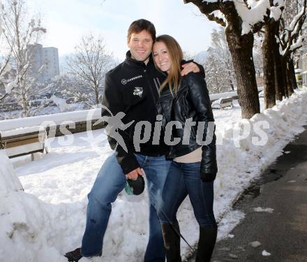 Eishockey. VSV.  Derek Damon mit Freundin Andrea. Villach, 19.1.2013.
Foto: Kuess
---
pressefotos, pressefotografie, kuess, qs, qspictures, sport, bild, bilder, bilddatenbank