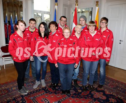 Behindertensport. Special Olympics Weltwinterspiele. Verabschiedung der Sportler. Melanie Zojer (Ski Alpin),  Rene Wernig (Ski Nordisch), Julia Poellinger (Ski Alpin),  Irmi Gerngross (Trainer), Markus Tarman (Ski Nordisch), Rosemarie Mittermeier (Ski Nordisch), Roman Haller (Ski Nordisch), Guntram Stark (Trainer), Isabella Jost (Ski Nordisch), Claudia Pichler (Betreuer). Klagenfurt, 9.1.2013.
Foto: Kuess 
---
pressefotos, pressefotografie, kuess, qs, qspictures, sport, bild, bilder, bilddatenbank