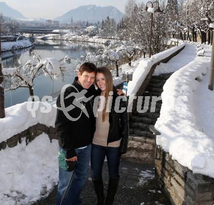 Eishockey. VSV.  Derek Damon mit Freundin Andrea. Villach, 19.1.2013.
Foto: Kuess
---
pressefotos, pressefotografie, kuess, qs, qspictures, sport, bild, bilder, bilddatenbank