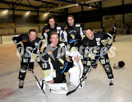 Eishockey. UHL. Moekriach Pinguins. Stefan Jernej, Christian Gomernik, Siegfried Schippel, Juergen Picej, vorne:  Bernd Vejnik. Voelkermarkt, 1.2.2013.
Foto: Kuess
---
pressefotos, pressefotografie, kuess, qs, qspictures, sport, bild, bilder, bilddatenbank