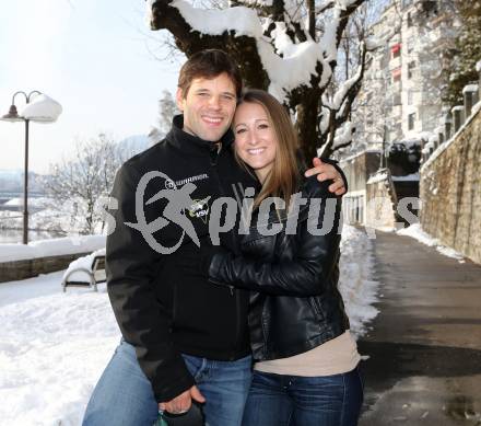 Eishockey. VSV.  Derek Damon mit Freundin Andrea. Villach, 19.1.2013.
Foto: Kuess
---
pressefotos, pressefotografie, kuess, qs, qspictures, sport, bild, bilder, bilddatenbank