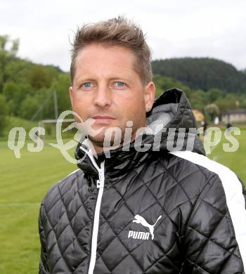 Fussball Kaerntner Liga. Maria Saal gegen SG Drautal. Trainer Markus Stranner (Drautal). Maria Saal, 11.4.2013.
Foto: Kuess
---
pressefotos, pressefotografie, kuess, qs, qspictures, sport, bild, bilder, bilddatenbank