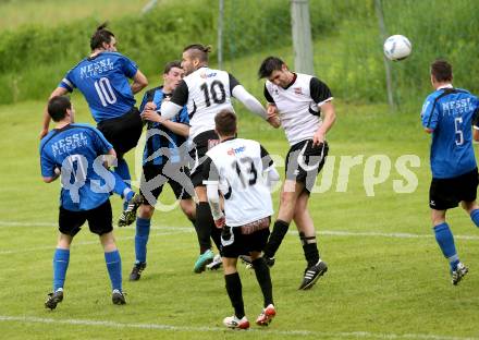 Fussball Kaerntner Liga. Maria Saal gegen SG Drautal. Nikola Andrijevic, Christoph Noessler, (Maria Saal),  Daniel Trupp (Drautal). Maria Saal, 11.4.2013.
Foto: Kuess
---
pressefotos, pressefotografie, kuess, qs, qspictures, sport, bild, bilder, bilddatenbank