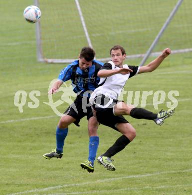 Fussball Kaerntner Liga. Maria Saal gegen SG Drautal. Bernhard Walzl,  (Maria Saal), Florian Sixt (Drautal). Maria Saal, 11.4.2013.
Foto: Kuess
---
pressefotos, pressefotografie, kuess, qs, qspictures, sport, bild, bilder, bilddatenbank